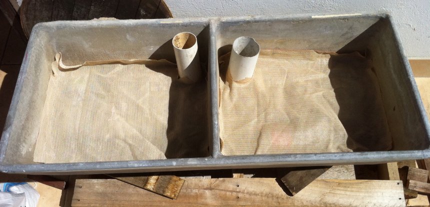 Shade cloth used to separate soil from reservoir in sub-irrigated planter